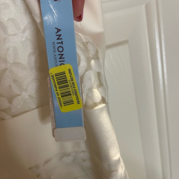 ANTONIO MELANI White Lace-Panel V-Neck Sheath Dress - Picture 9 of 11